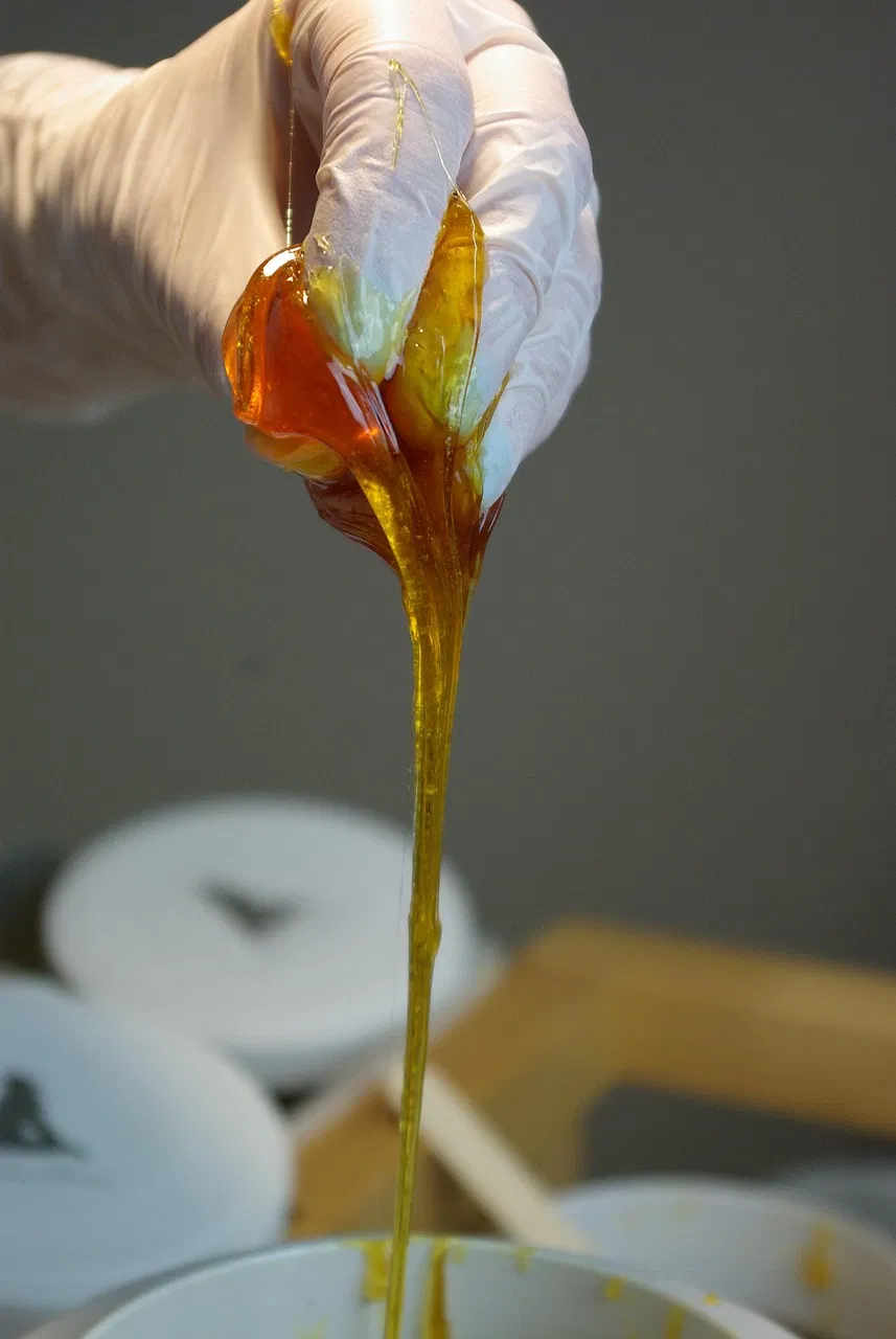 Wie entferne ich Gerüche aus Kleidung ohne Waschen?